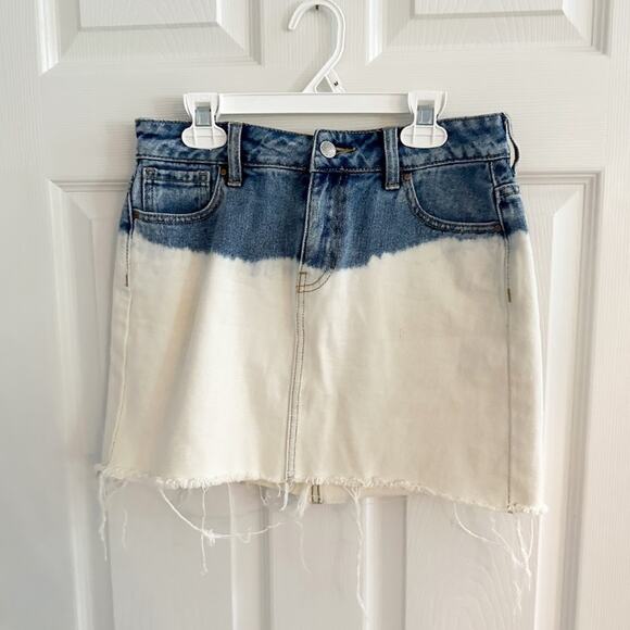 PacSun Ombre Raw Hem Denim Jean Mini Skirt Blue White Sz 25 Casual Beach Boho - Picture 1 of 9
